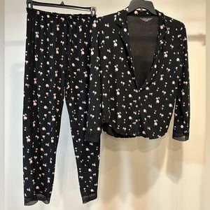 Victoria Secret Pajama Set. Size M.